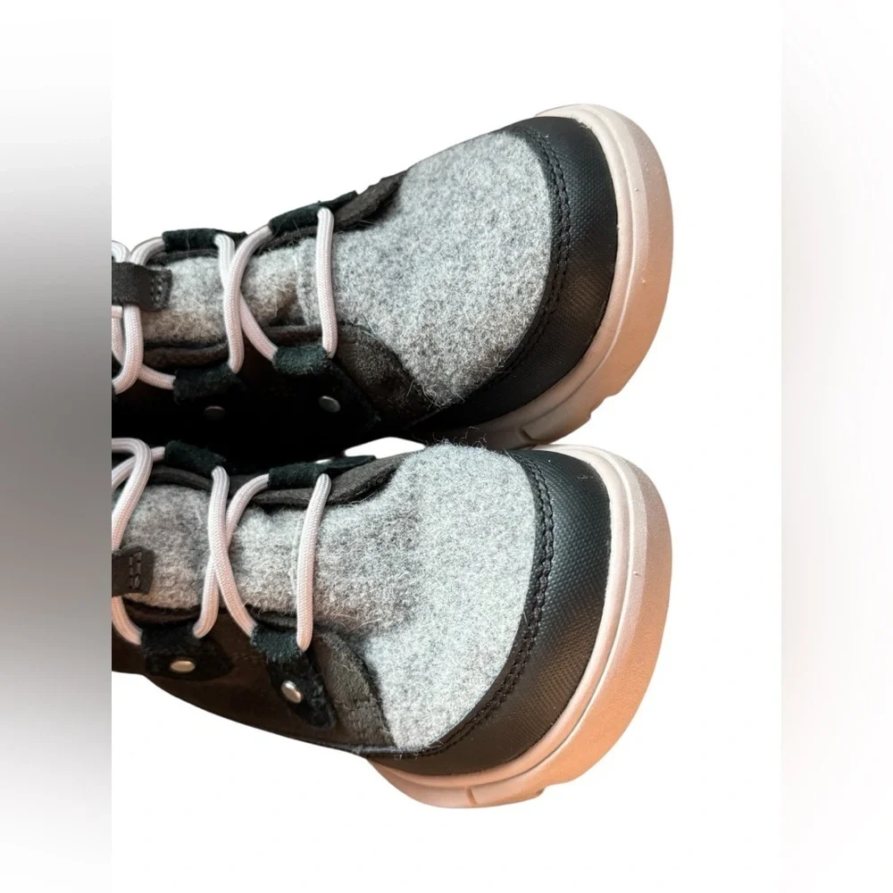 Sorel Joan Explorer II Jet Vapor Gray Black Lace Up Winter Boots